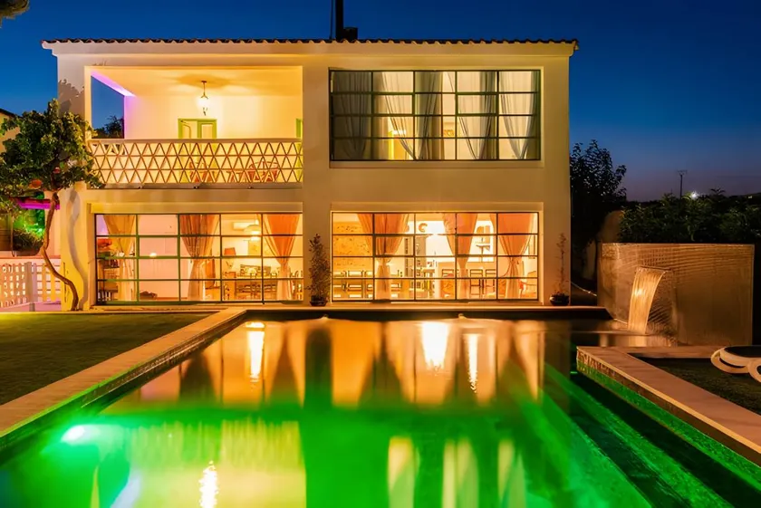 Ferienhaus mit privatem Pool, Terrasse und Whirlpool - Image 1