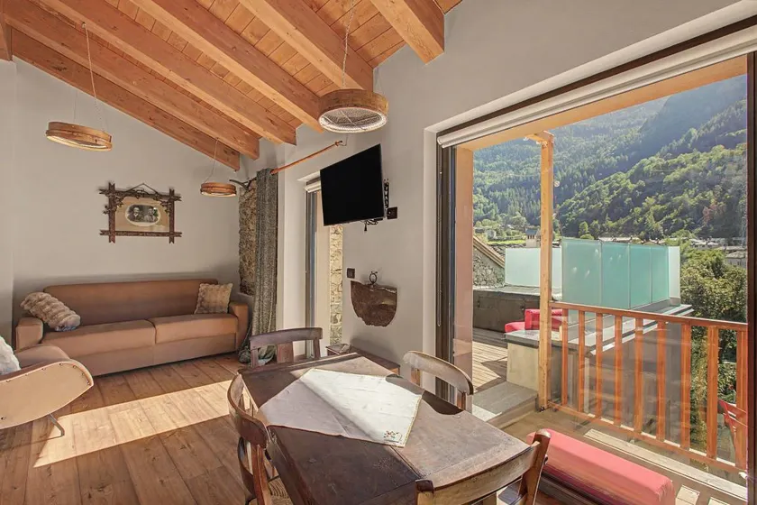 Suite 'Camera Contadino' with Cooktop, Hot Tub with Mont Blanc View - Image 1