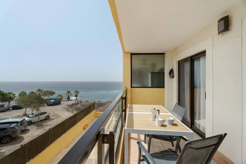 Appartement de vacances avec terrasse, piscine privée et internet haut débit | Vue mer | Proche de la plage | Adapté au travail à distance - Image 1