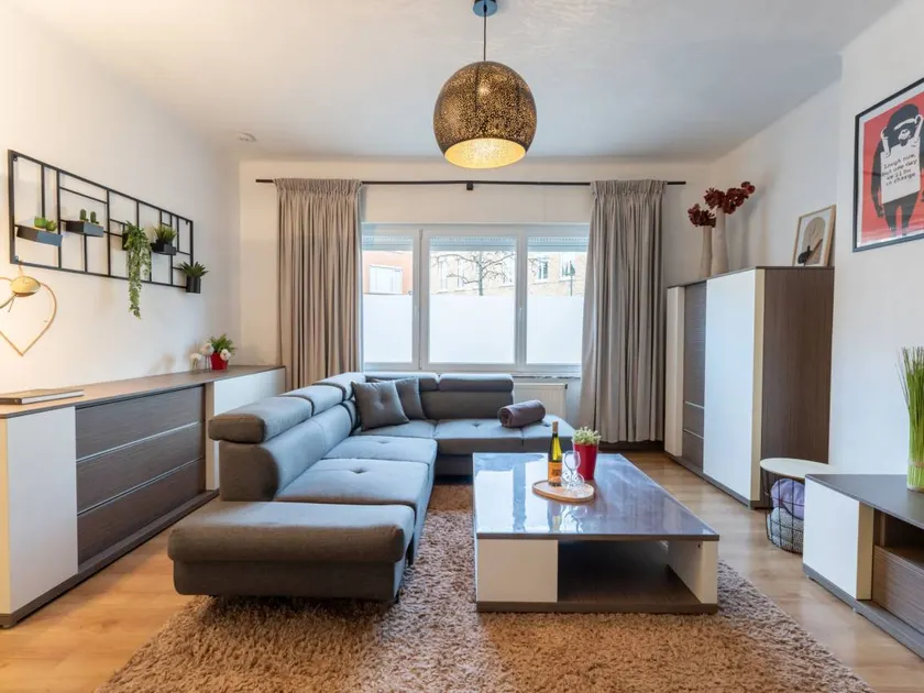 Flat with terrace - Image 1