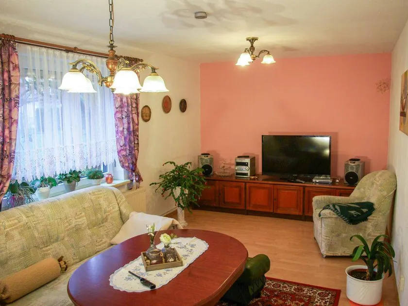 Family-oriented holiday apartment with terrace - Image 1