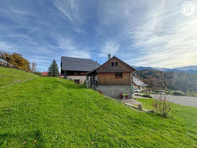 Charming gite with terrace & garden - Image 1