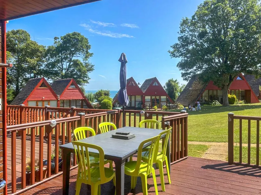 Cottage with pool, barbeque & garden | Water view - Image 1