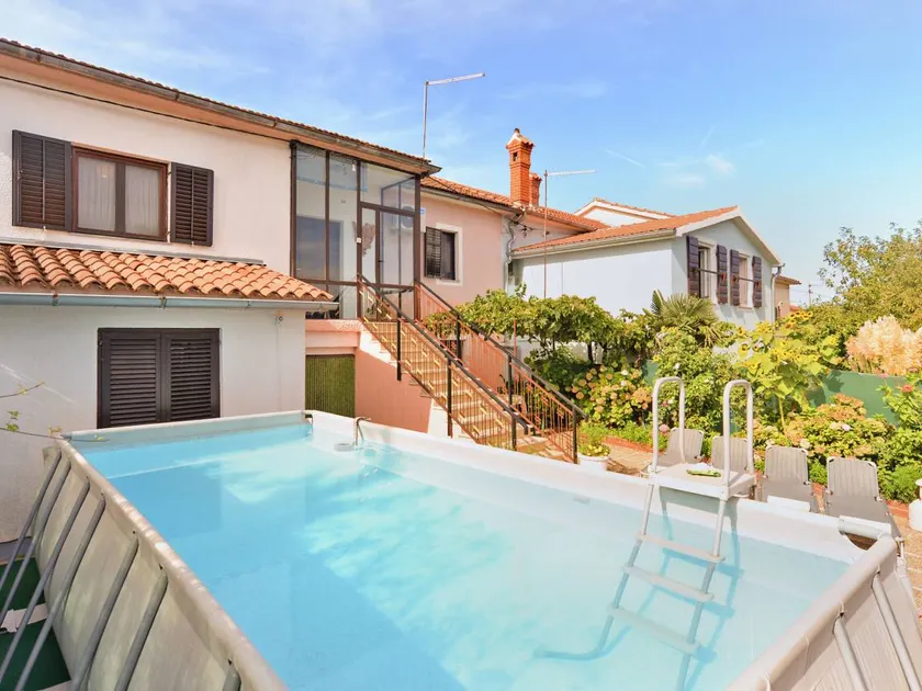 Flat with pool, terrace & BBQ - Image 1