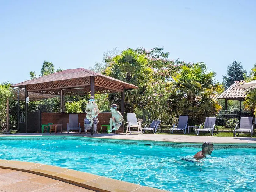 Charmanter Bungalow mit beheiztem Pool und Terrasse - Image 1