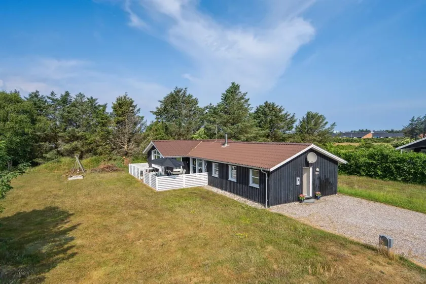 House with private pool, sauna & hot tub - Image 1