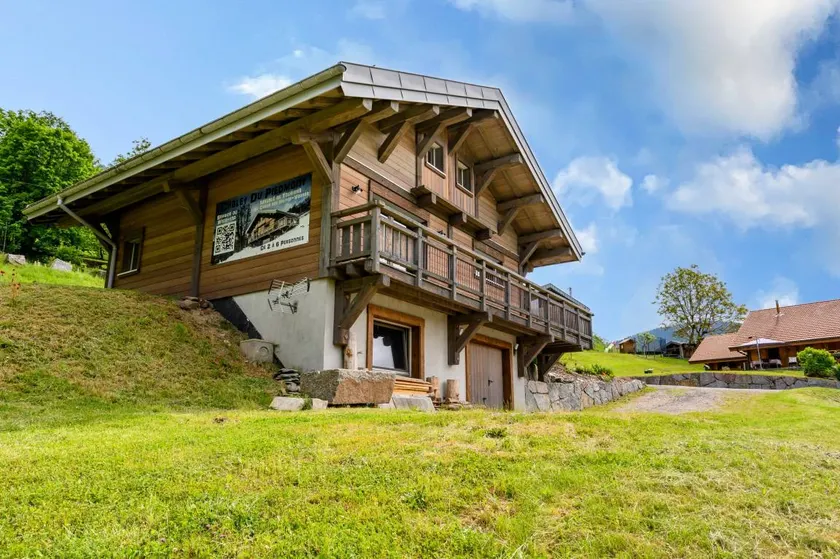 Chalet convivial et familial avec barbecue, terrasse et jardin | Vue jardin - Image 1