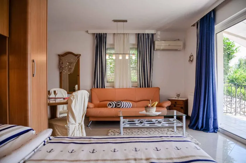 Studio with barbeque & garden | Next to the beach - Image 1