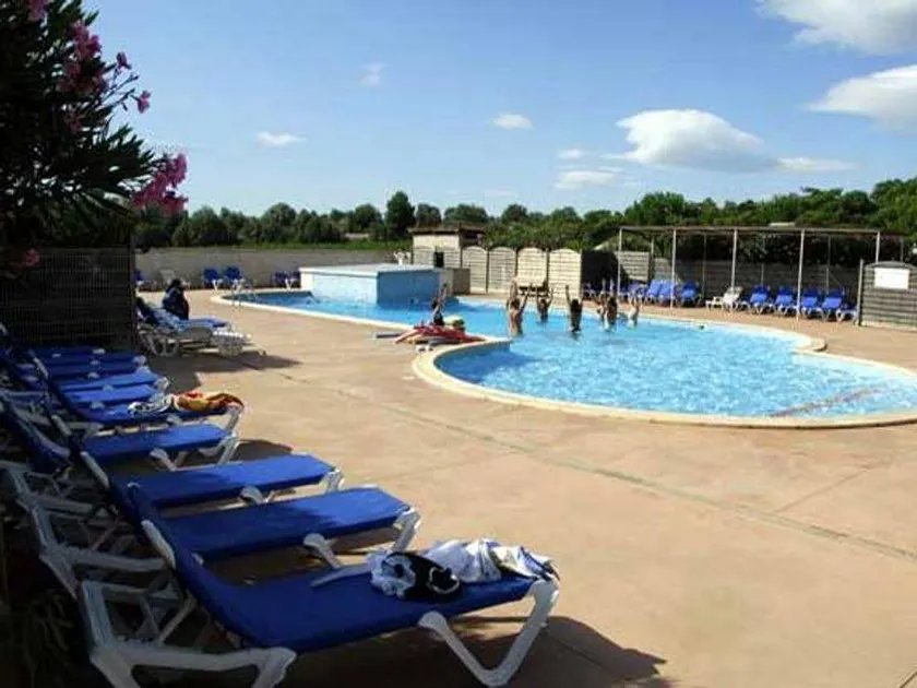 Chalet with terrace & pool - Image 1