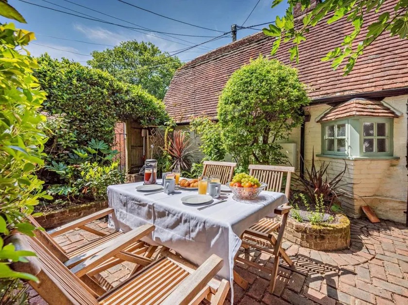 Fully equipped cottage with garden | Dogs allowed - Image 1