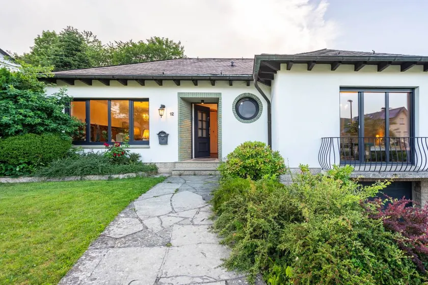Holiday Home 'Schillings Häusken' – Retro Style & Modern Comfort in Sauerland - Image 1