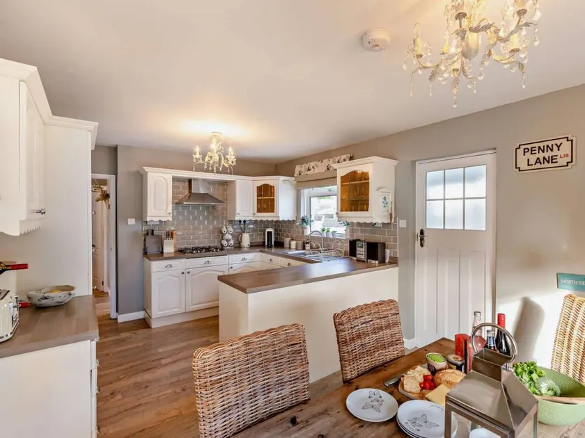 House with garden & terrace | Water view - Image 1