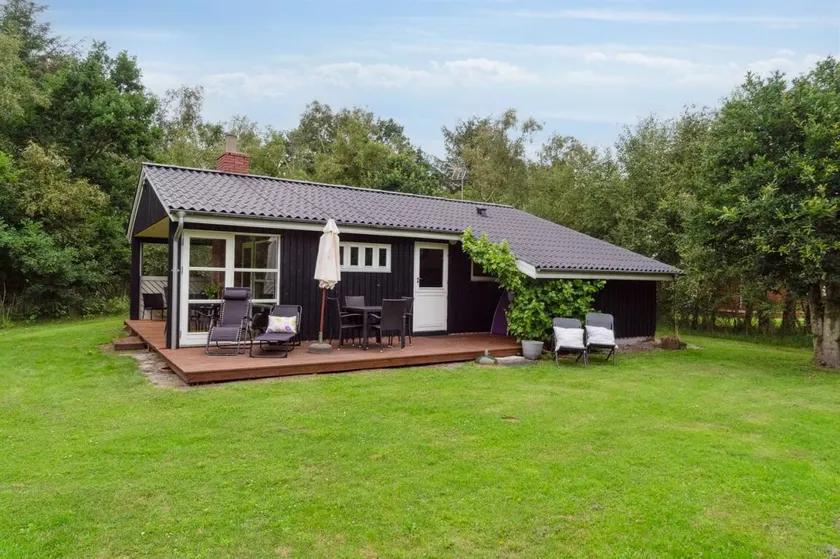 House with terrace, garden & BBQ - Image 1