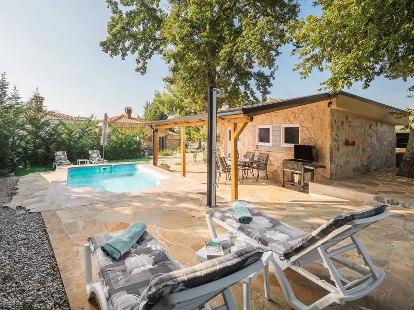 Villa with garden, BBQ & terrace - Image 1