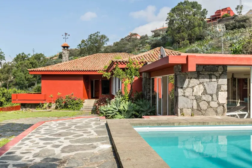 Villa entièrement équipée avec sauna, piscine privée et jardin | Vue jardin - Image 1
