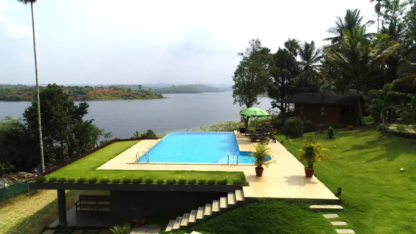 Dedicated room with jacuzzi, private pool & BBQ | Water view - Image 1