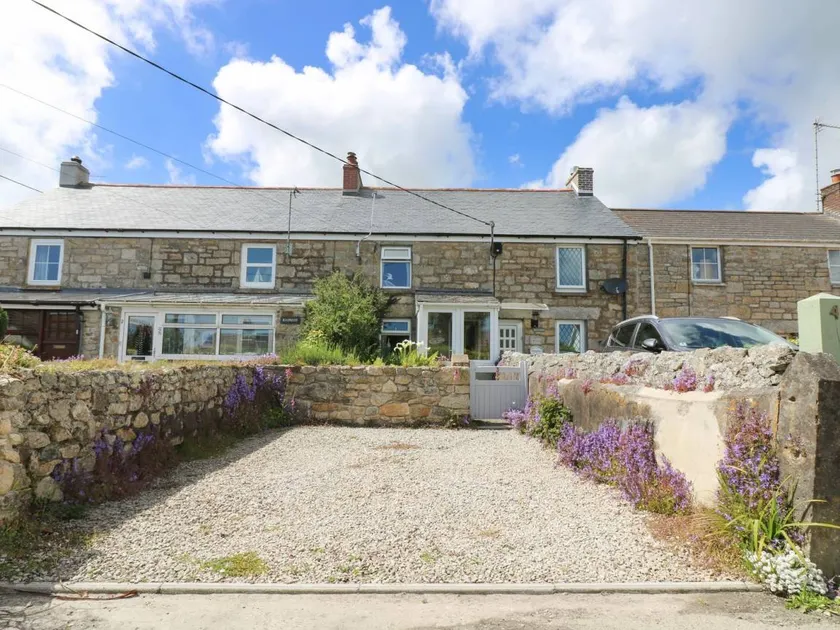 Cottage with garden - Image 1