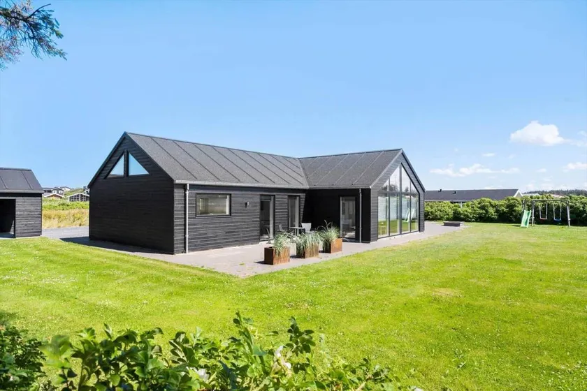 Children-friendly house with terrace, sauna & hot tub | Close to the beach - Image 1