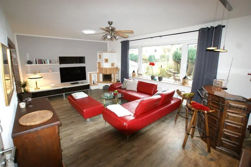 Family-friendly holiday home with terrace, barbecue & garden - Image 1