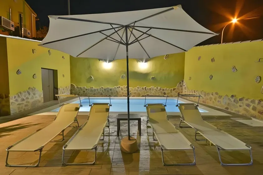 House with terrace, BBQ & private pool | Mountain view - Image 1