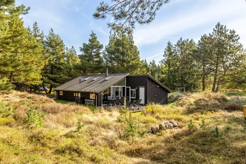Holiday home with terrace, hot tub & sauna - Image 1
