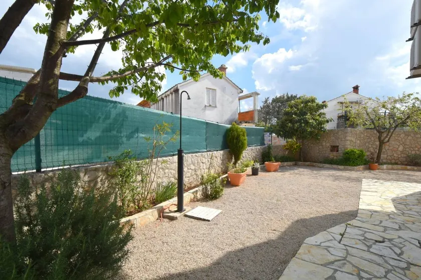 Dedicated room with terrace | Garden view - Image 1