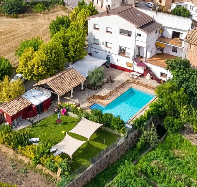 Fully equipped nice apartment with garden, terrace & BBQ | Pool view - Image 1