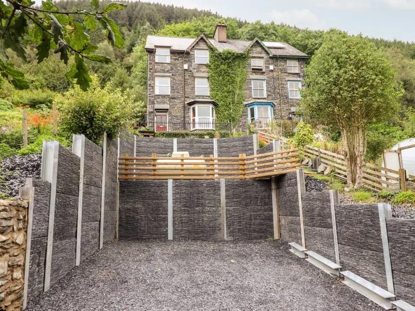 Cottage with garden - Image 1