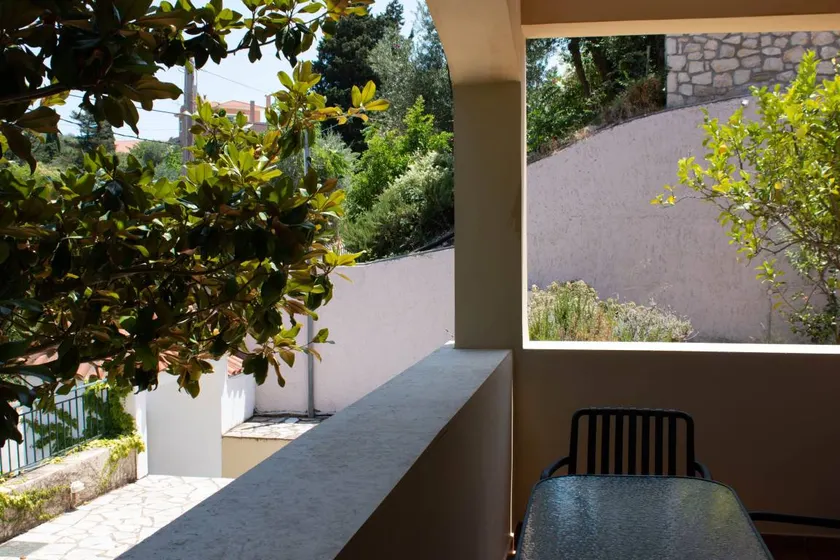Holiday apartment with garden, BBQ & terrace | Mountain view - Image 1