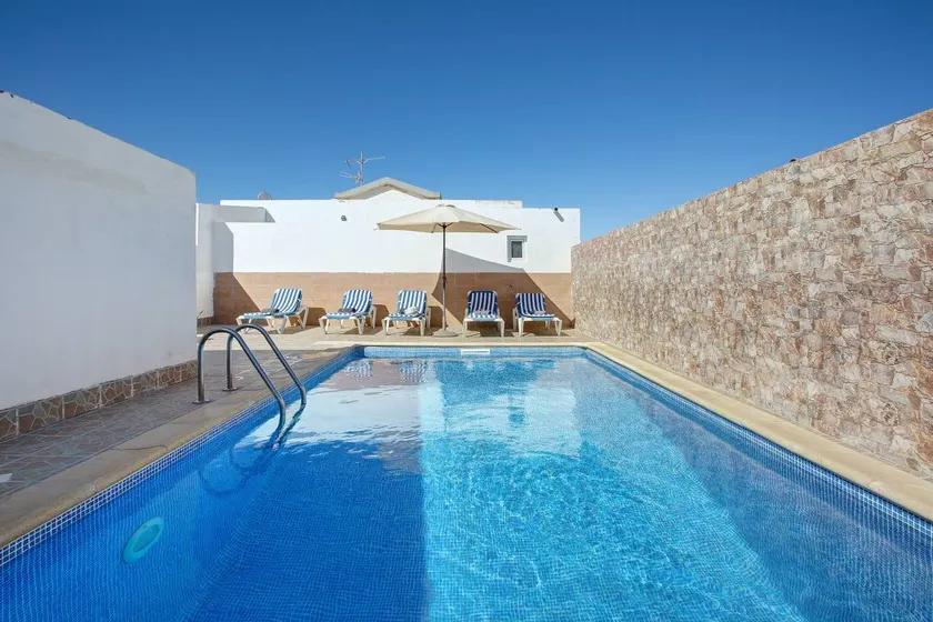 Appartement avec piscine, barbecue et terrasse | Vue jardin - Image 1