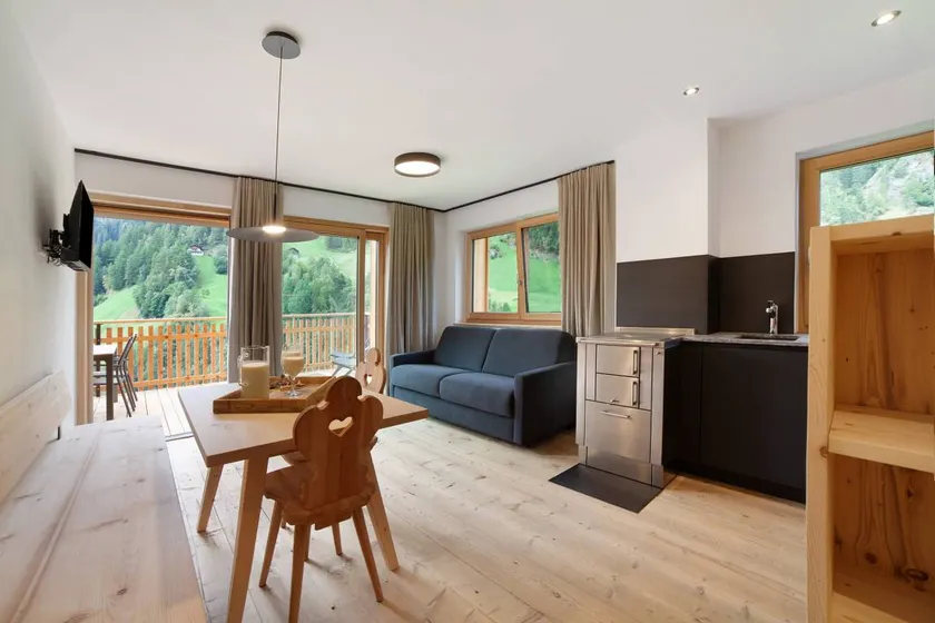 Exquisito apartamento vacacional ideal para familias con jardín y terraza | Vistas al río - Image 1