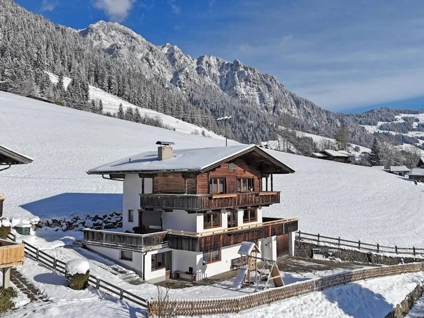 Chalet with terrace & sauna - Image 1