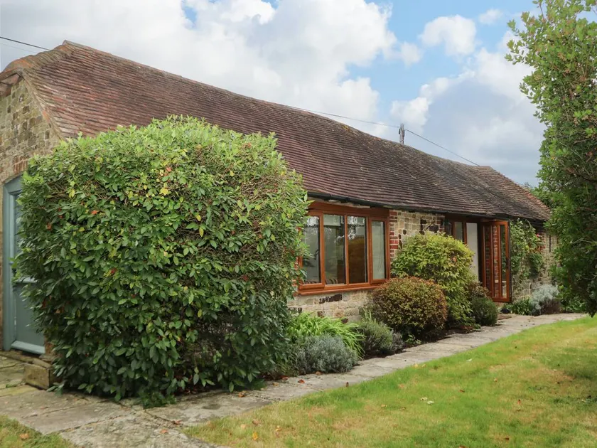 Cottage with garden - Image 1