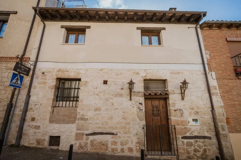 House | City view - Image 1