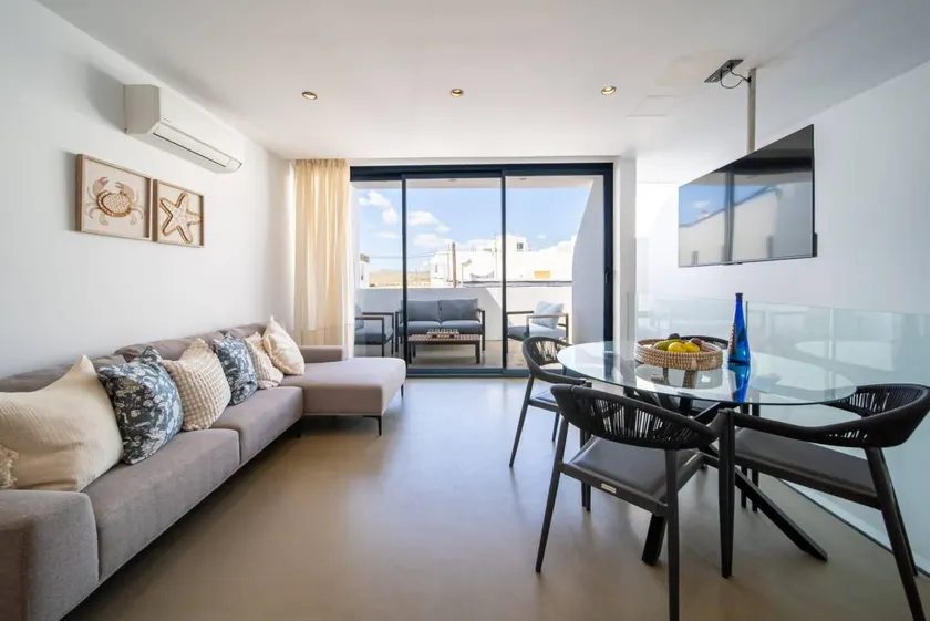 Apartment with terrace | Mountain view - Image 1