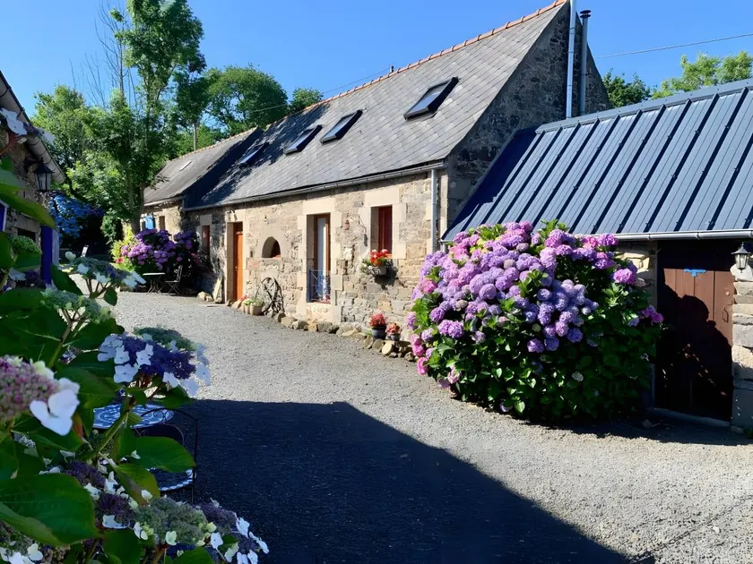 Gîte Rose - Pen Ar Voas Gîtes: Private terrace, shared garden and Wi-Fi - Image 1