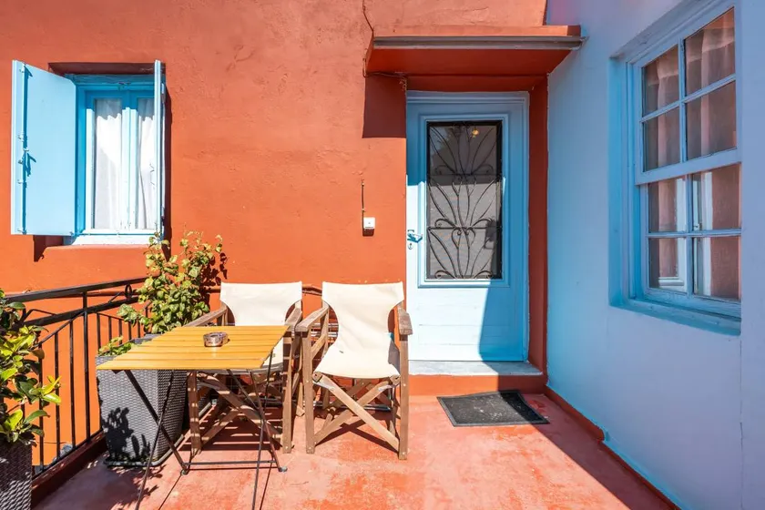 Holiday home with garden | City view - Image 1