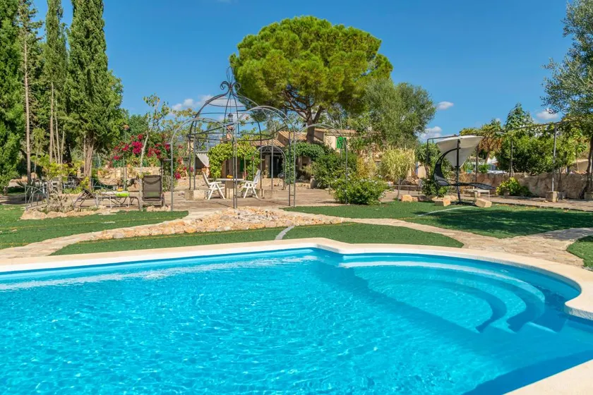 Villa with terrace, BBQ & private pool - Image 1