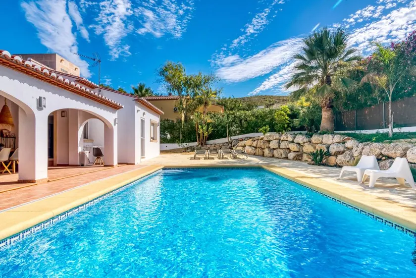 Child-friendly villa with private pool, garden & BBQ | Mountain view - Image 1