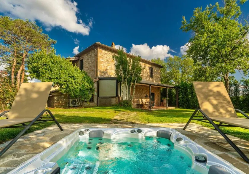 Children-friendly lodge with barbeque, garden & hot tub | Garden view | Suitable for remote work | Pets are welcome - Image 1
