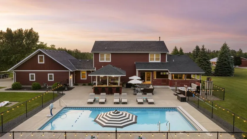 Hilltop Retreat - Image 1