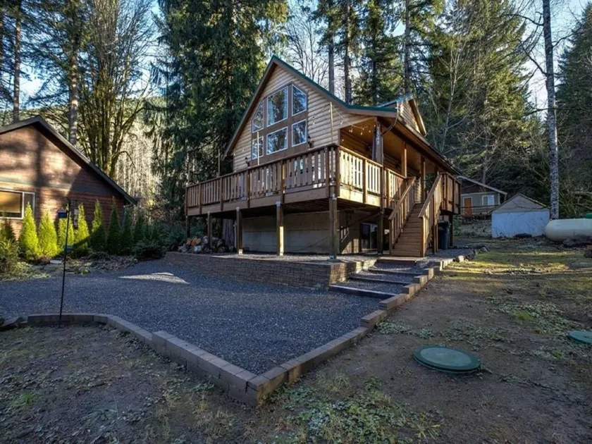 Spacious apartment with barbeque - Image 1