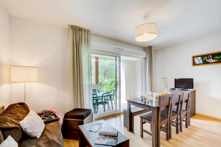 Wifi, 50m from resort center, sauna, jacuzzi, hammam, terrace, balcony, parking, tv, ski locker - Image 1