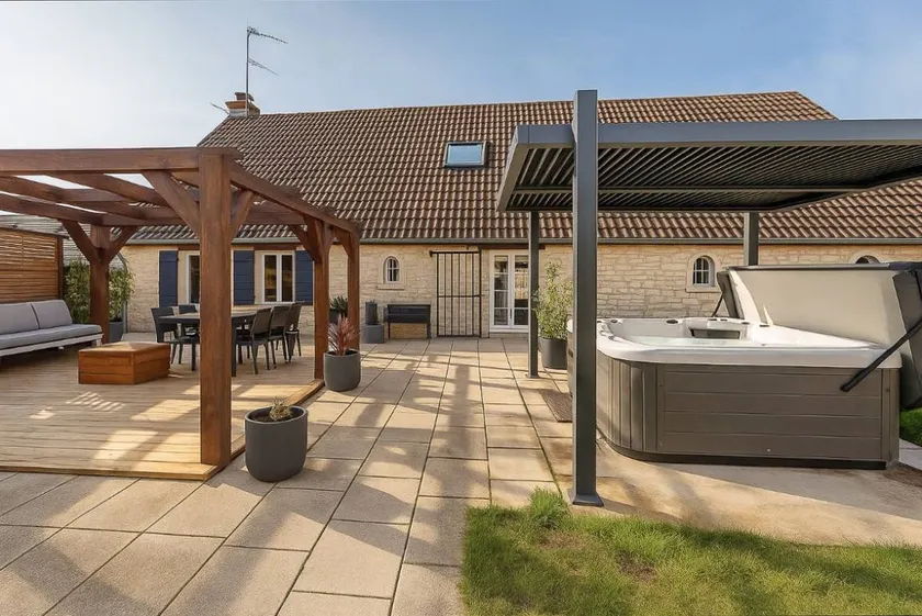 House with terrace, garden & BBQ - Image 1