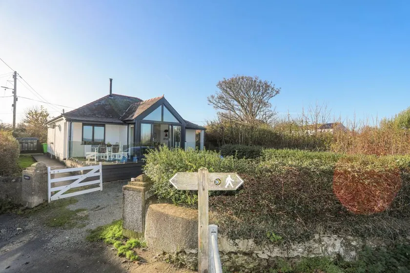 Family-friendly cottage with garden | Close to the beach | Pets allowed - Image 1