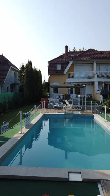 Holiday home with garden, pool & terrace - Image 1