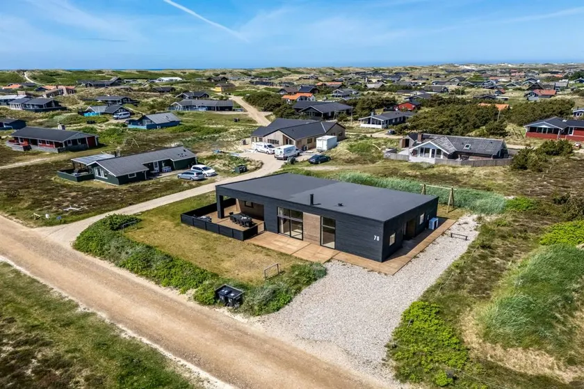 Child-friendly big house with hot tub, sauna & terrace | Beach nearby | Dogs allowed - Image 1