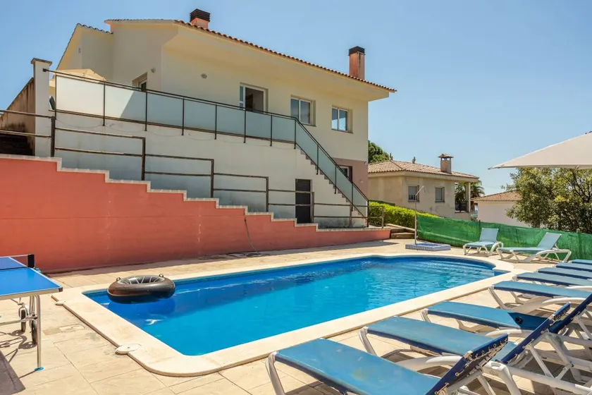 Voll ausgestattetes Ferienhaus mit privatem Pool, Garten und Grill | Gartenblick | Haustiere sind willkommen - Image 1