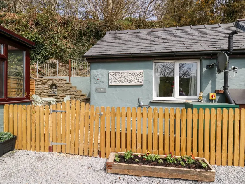 Cottage with terrace & garden - Image 1