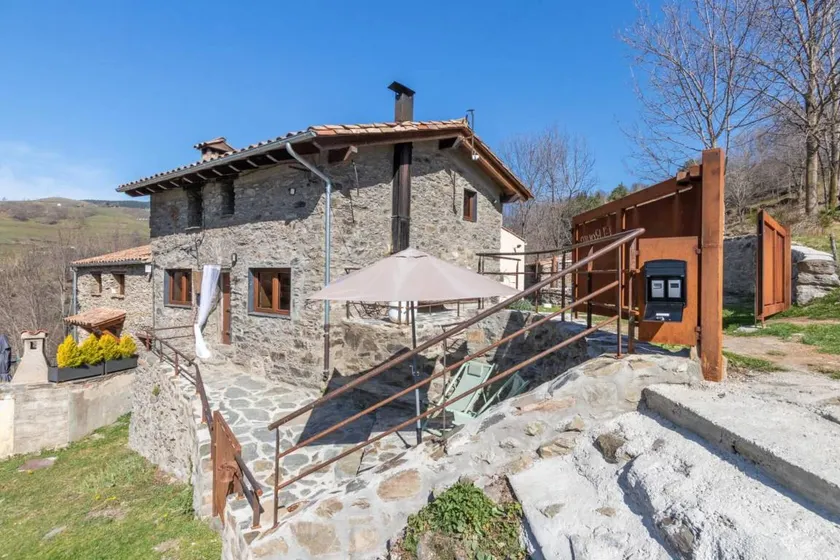 House with BBQ, terrace & private pool | Garden view - Image 1